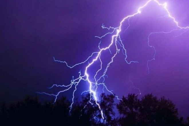 Kon Tum: Hai vợ chồng bị sét đánh tử vong khi đi làm rẫy ảnh 1