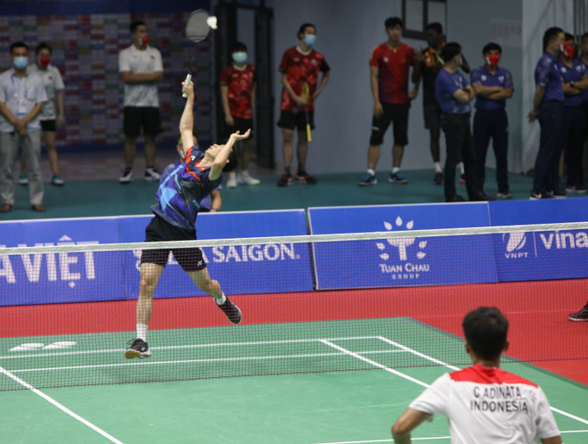'Tượng đài' cầu lông Việt Nam Nguyễn Tiến Minh bước vào tứ kết ảnh 1