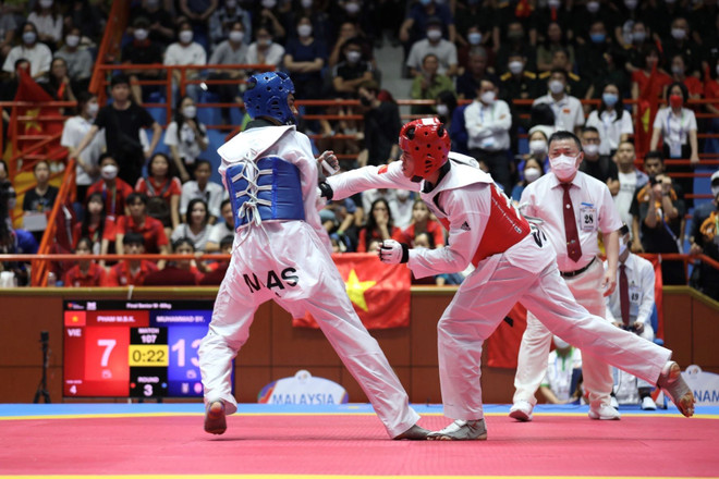 Lội ngược dòng ngoạn mục, nữ võ sỹ Phạm Thị Thu Hiền giành HCV ảnh 1