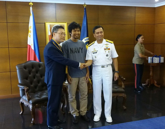 Hoàn tất thủ tục đưa thuyền viên được giải cứu tại Philippines về nước ảnh 1