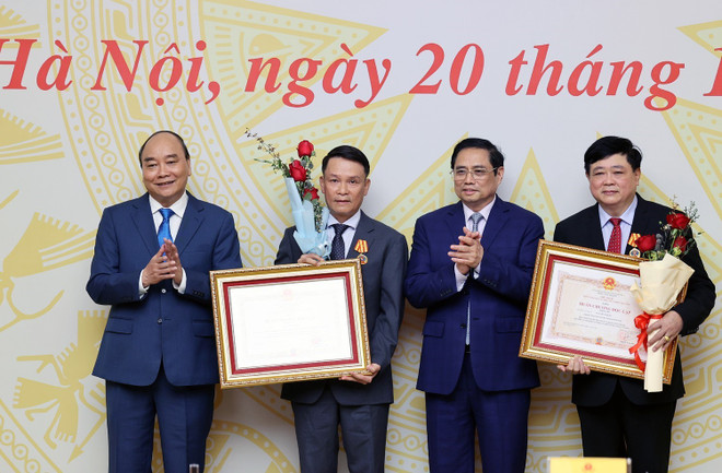 Khen thưởng, trao quyết định nghỉ hưu cho 10 Ủy viên TW Đảng khóa XII ảnh 1