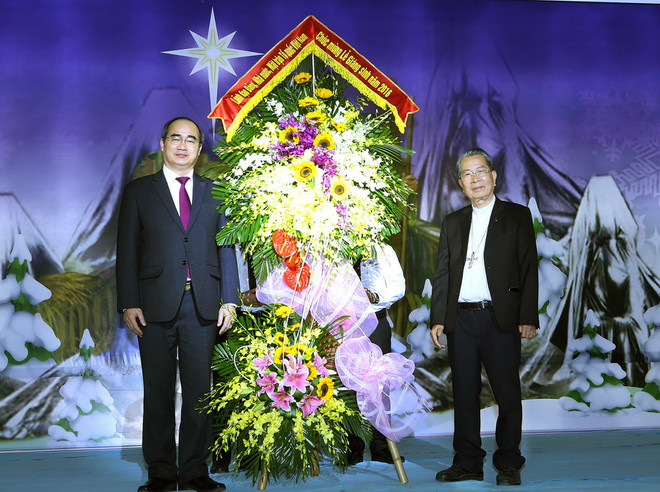Chủ tịch Ủy ban Trung ương Mặt trận Tổ quốc Việt Nam Nguyễn Thiện Nhân chúc mừng Giáng sinh tại Giáo phận Thái Bình. (Ảnh: Nguyễn Dân/TTXVN) Chủ tịch Ủy ban MTTQ chúc mừng đồng bào Công giáo dịp Giáng sinh ảnh 1