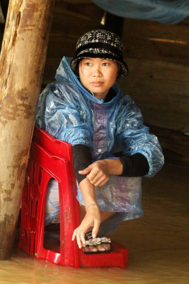 Người dân vùng rốn lũ Hương Khê khắc khoải chờ nước rút ảnh 3