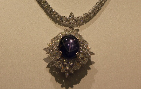 Triển lãm viên đá quý sapphire trị giá 10 triệu USD ở Singapore ảnh 1