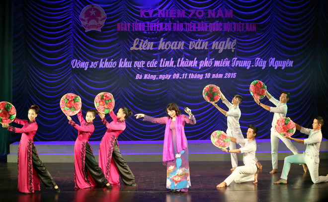 Liên hoan văn nghệ kỷ niệm 70 năm Tổng tuyển cử Quốc hội đầu tiên ảnh 1