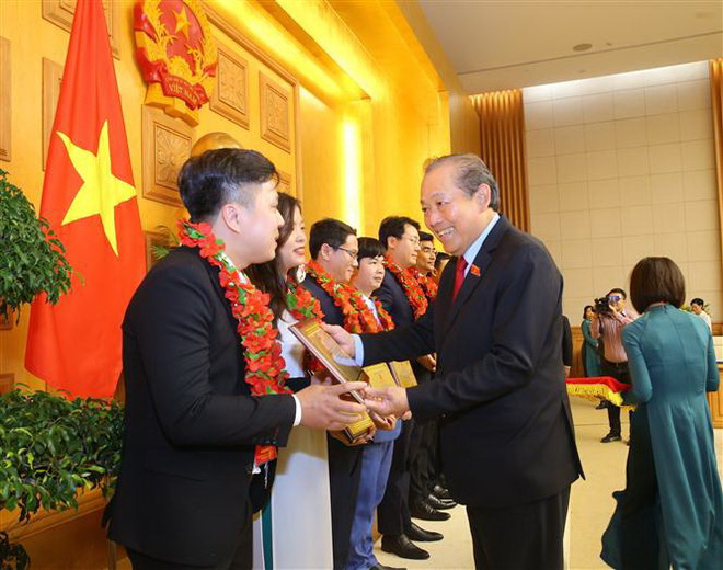 'Cán bộ, công chức, viên chức trẻ phải vừa hồng, vừa chuyên' ảnh 2