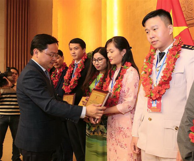 'Cán bộ, công chức, viên chức trẻ phải vừa hồng, vừa chuyên' ảnh 3