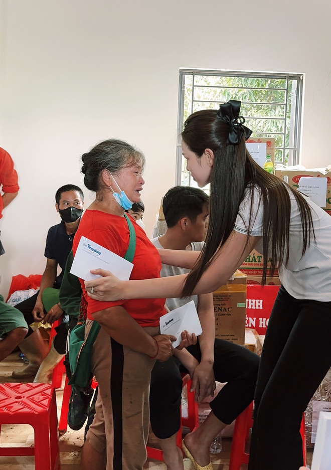 ĐỖ HÀ - HỖ TRỢ SAU BÃO YAGI (1).JPG