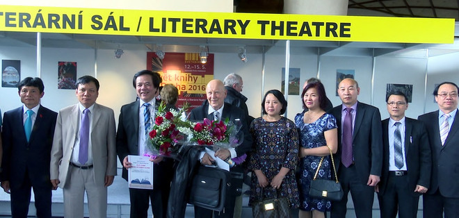 Trao Giải thưởng Từ điển năm 2016 cho Đại từ điển Séc-Việt ảnh 1