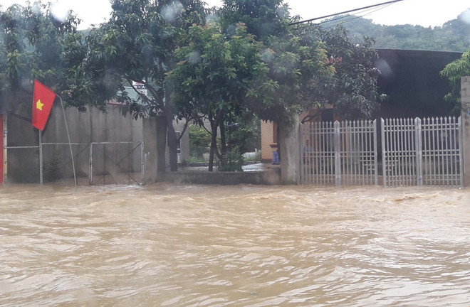 Thủy điện xả lũ, nhiều khu vực của tỉnh Nghệ An ngập lụt nặng ảnh 1