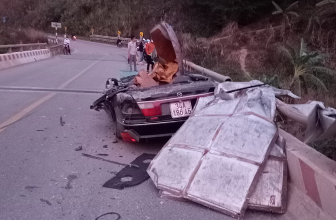 Kon Tum: Tai nạn trên đèo Lò Xo, 4 người trong một gia đình gặp nạn ảnh 1