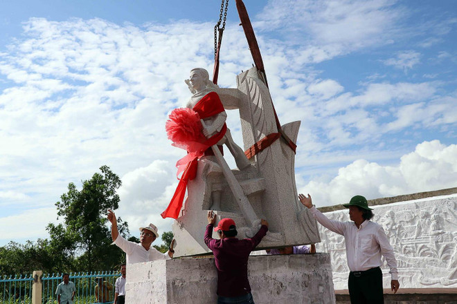 Đặt tượng đài ngành giao bưu và vô tuyến điện Nam Bộ tại Cà Mau ảnh 1