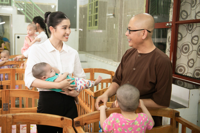 Top 3 Miss World Vietnam ghi dấu ấn với chuyến thiện nguyện đầu tiên ảnh 8