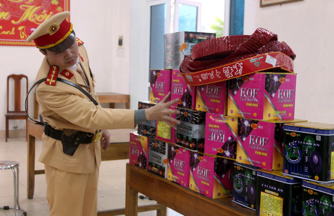 Tăng cường kiểm tra và xử lý hành vi buôn bán, tàng trữ pháo nổ ảnh 1