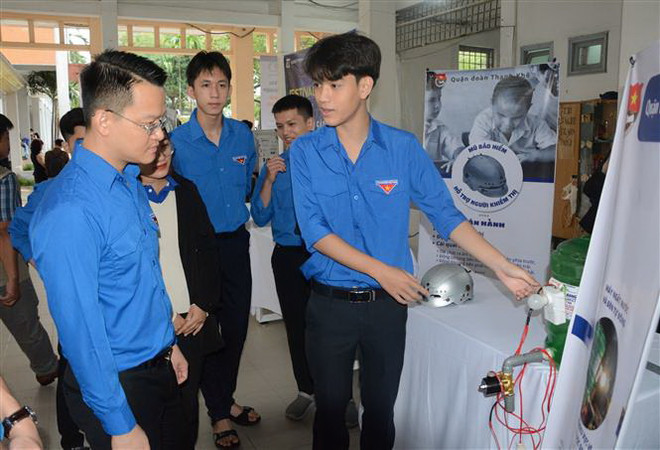 Triển lãm các sản phẩm sáng tạo, khởi nghiệp, các đề tài nghiên cứu khoa học tiêu biểu của thanh niên, sinh viên. (Ảnh: Văn Dũng/TTXVN) Thúc đẩy đổi mới sáng tạo, tạo động lực tăng trưởng mới ảnh 2