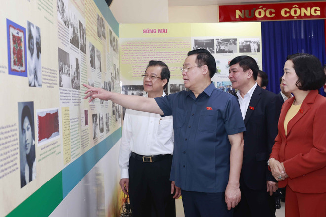 Hình ảnh Chủ tịch Quốc hội dâng hương tưởng nhớ Chủ tịch Tôn Đức Thắng ảnh 5