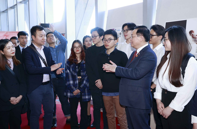 Chủ tịch Quốc hội Vương Đình Huệ thăm Đại học Swinburne của Australia ảnh 2