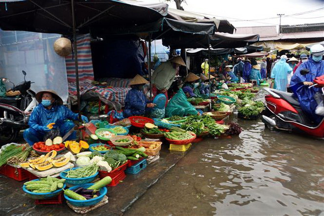 Quảng Nam: Nước sông Hoài dâng cao, nguy cơ tràn vào nhà dân ảnh 1