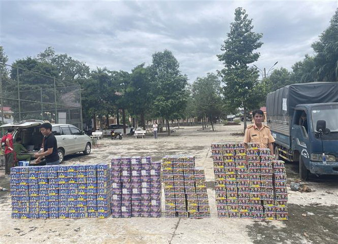 Bình Phước: Truy đuổi xe ôtô chở hơn 580kg pháo trên quốc lộ 13 ảnh 1