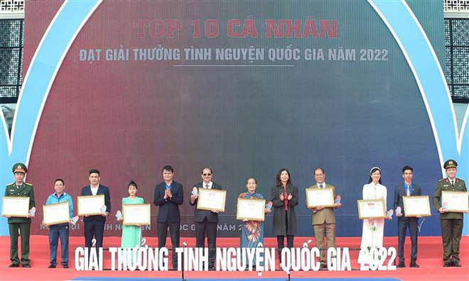 19 tập thể, cá nhân nhận Giải thưởng Tình nguyện Quốc gia năm 2022 ảnh 2