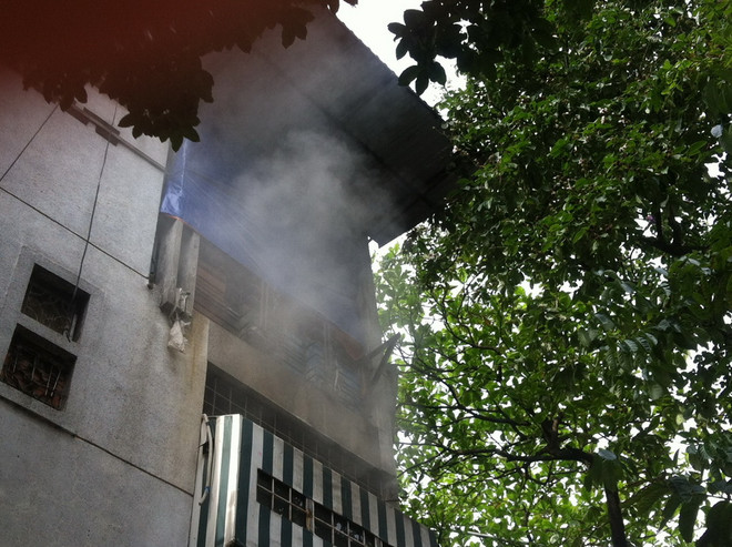 Hà Nội: Cháy nhà dân ở phố Hàng Khoai, nhiều người hoảng sợ ảnh 1