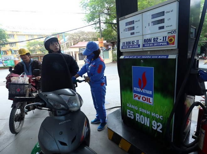 Xăng sinh học E5 RON 92 rẻ hơn gần 1.900 đồng/lít so với RON 95 ảnh 1