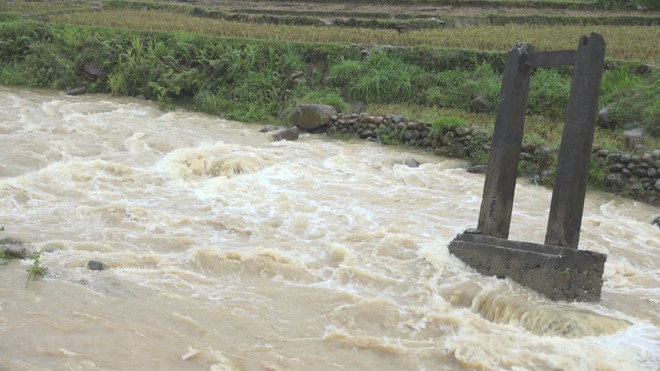 Hòa Bình: Tìm thấy thi thể học sinh bị rơi xuống ngầm suối ảnh 1