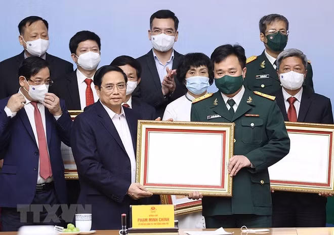 Thủ tướng: Vai trò của lực lượng tuyến đầu còn rất nặng nề ảnh 2