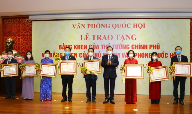 Biểu dương các cá nhân, tập thể có thành tích trong công tác bầu cử ảnh 1