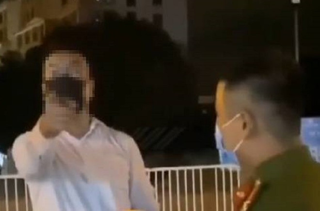 Những hành vi lạc lõng, phản văn hóa giữa đại dịch COVID-19 ở Hà Nội ảnh 1