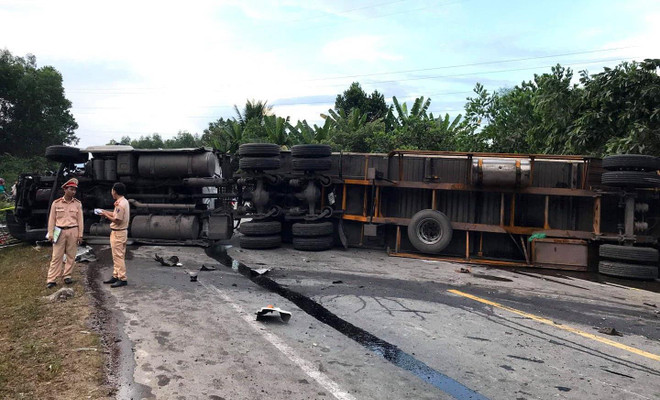 Tai nạn liên hoàn khiến đường tránh Nam Hải Vân ách tắc nhiều giờ ảnh 1