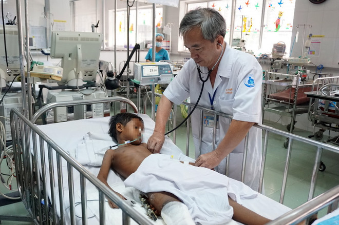 Hỗ trợ chi phí điều trị cho bệnh nhi 6 tuổi người Campuchia ảnh 1