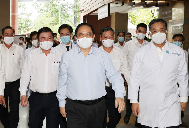 Thủ tướng thăm, làm việc tại Bệnh viện Đại học Y Dược TP Hồ Chí Minh ảnh 1