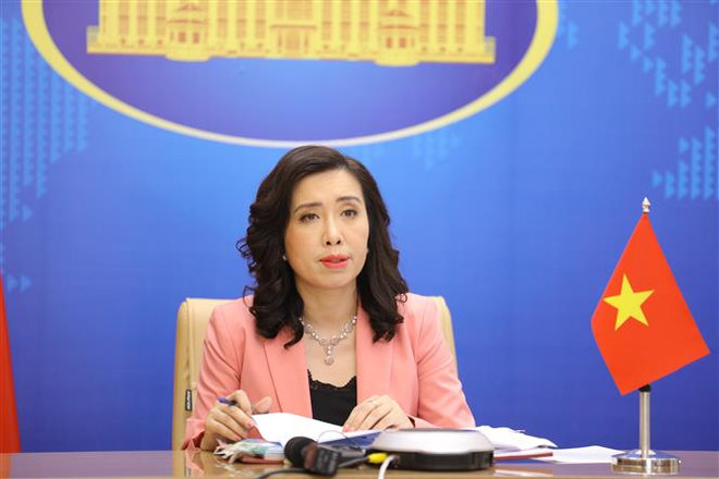 Người Phát ngôn Bộ Ngoại giao Lê Thị Thu Hằng trả lời các câu hỏi của phóng viên trong nước và quốc tế. (Ảnh: Nguyễn Điệp/TTXVN) Bộ Ngoại giao: Việt Nam nỗ lực đảm bảo quyền của người lao động ảnh 1