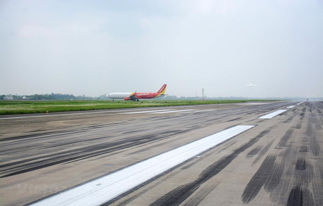 Yêu cầu bảo đảm tuyệt đối an toàn đường băng tại hai sân bay lớn ảnh 1