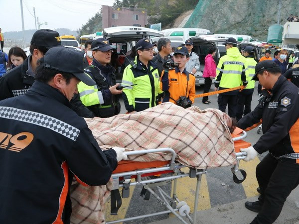 Phát hiện thêm thi thể kẹt ở khoang hành khách phà SEWOL ảnh 1