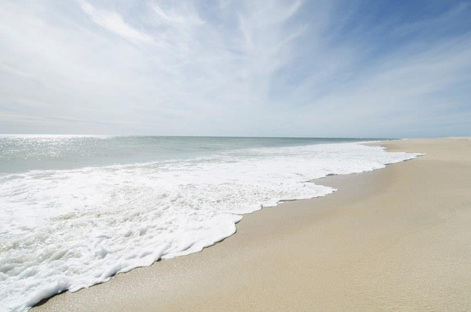 Những bãi biển đẹp nhất thế giới mà du khách không thể bỏ qua ảnh 6