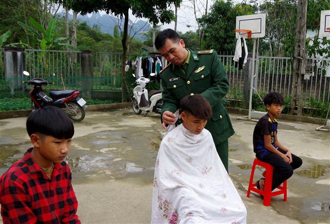 Nghệ An: 'Bố biên phòng' đồng hành cùng học sinh dân tộc Đan Lai ảnh 2