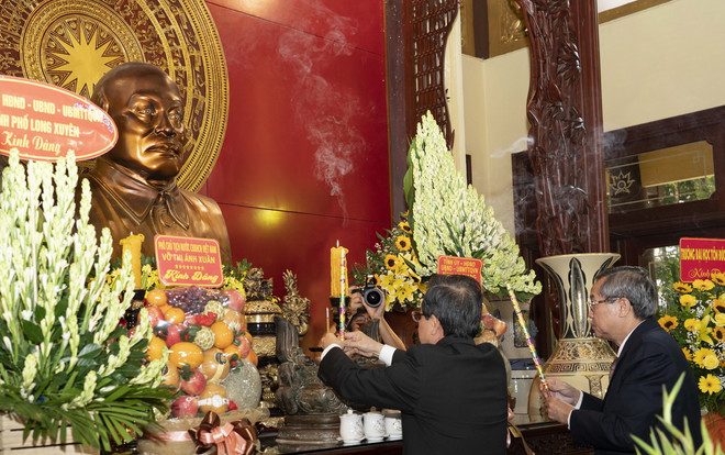 Dâng hương tưởng niệm 43 năm ngày mất của Chủ tịch Tôn Đức Thắng ảnh 1