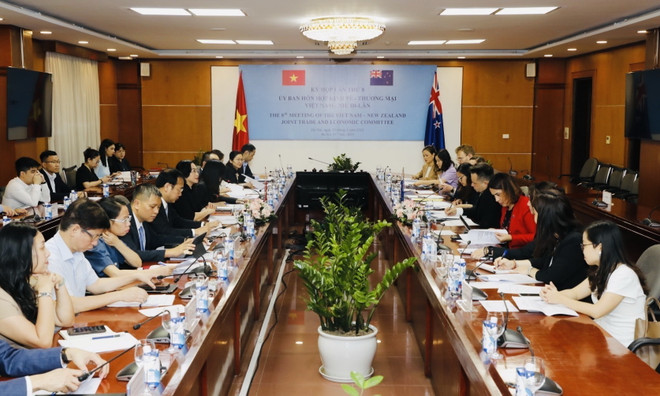 Thứ trưởng Bộ Công Thương Phan Thị Thắng và Thứ trưởng Bộ Ngoại giao và Thương mại New Zealand Vangelis Vitalis đồng chủ trì kỳ họp. (Ảnh: Trần Việt/TTXVN) Trao đổi, thúc đẩy hợp tác kinh tế-thương mại Việt Nam-New Zealand ảnh 1