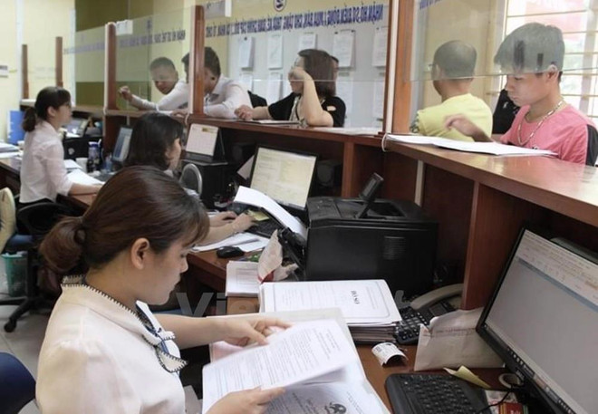 Ảnh minh họa. (Nguồn: Vietnam+) Người dân, doanh nghiệp vẫn phàn nàn khi làm hồ sơ, thủ tục ảnh 1