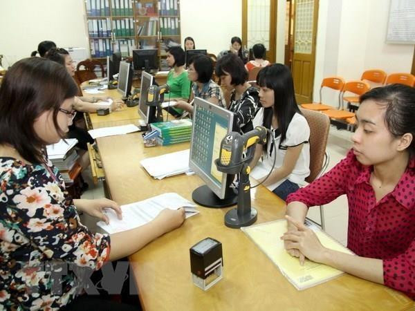 Ảnh minh họa. (Nguồn: TTXVN) Tăng tuổi nghỉ hưu có lộ trình, tránh gây sốc thị trường lao động ảnh 1