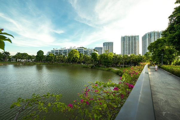 Giảng viên đại học 'gây bão' với những bức ảnh chụp ở 'thành phố xanh' ảnh 11