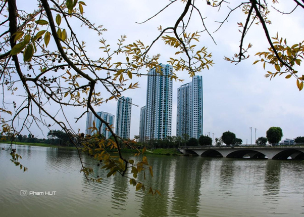 Giảng viên đại học 'gây bão' với những bức ảnh chụp ở 'thành phố xanh' ảnh 4