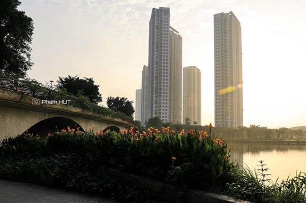 Giảng viên đại học 'gây bão' với những bức ảnh chụp ở 'thành phố xanh' ảnh 13