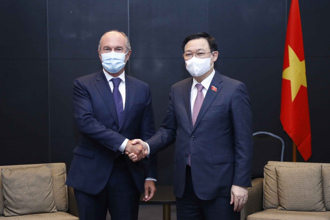 Chủ tịch Quốc hội Vương Đình Huệ tiếp các doanh nghiệp quốc tế ảnh 2