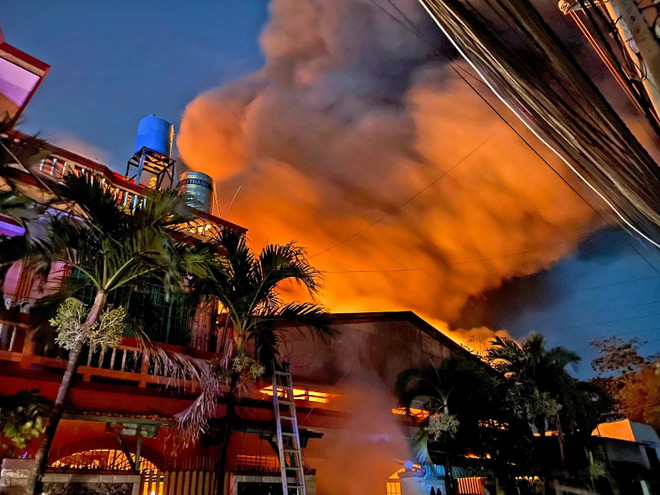 Thành phố Hồ Chí Minh: Cháy lớn tại kho vải ở huyện Hóc Môn ảnh 1