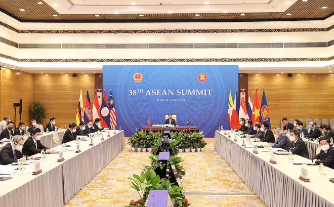 Thủ tướng Phạm Minh Chính tham dự Hội nghị cấp cao ASEAN lần thứ 38 tại điểm cầu Hà Nội. (Ảnh: Dương Giang/TTXVN) Thủ tướng Phạm Minh Chính đề xuất hai trọng tâm mà ASEAN cần tập trung ảnh 2