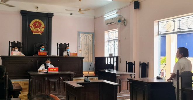 Quang cảnh phiên tòa. (Ảnh: Tuấn Kiệt/TTXVN) Bạc Liêu: Đăng nội dung xúc phạm người khác, 2 cá nhân phải bồi thường ảnh 1