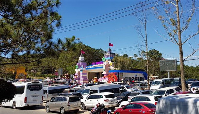 Tắc đường nghiêm trọng tại Đà Lạt, 3 tiếng nhích được 10km ảnh 2